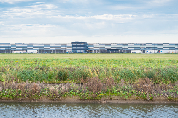 100.000 m2 zonnepanelen geïnstalleerd op daken supermarktketen