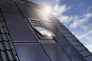 Nieuw VELUX product integreert natuurlijk licht in zonnepaneeldaken